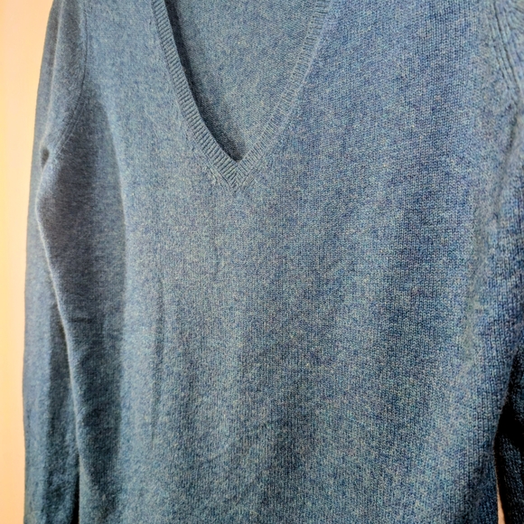 Ann Taylor 100% Cashmere V-Neck Sweater - Teal Blue - Size M - Picture 4 of 5